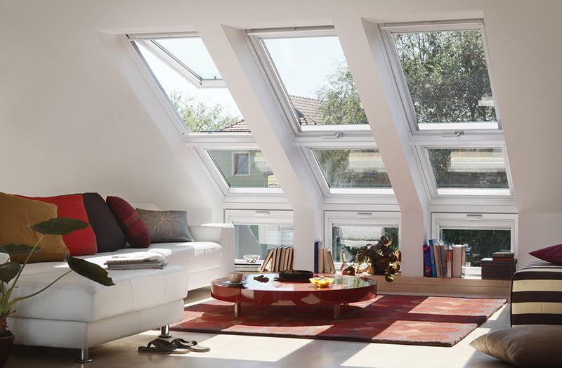 VELUX tetőtéri ablakok kombinálása térdfalablakokkal