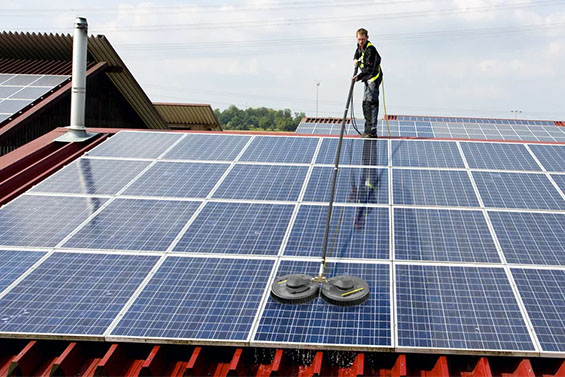 Napelemek és fotovoltaikus panelek tisztítása
