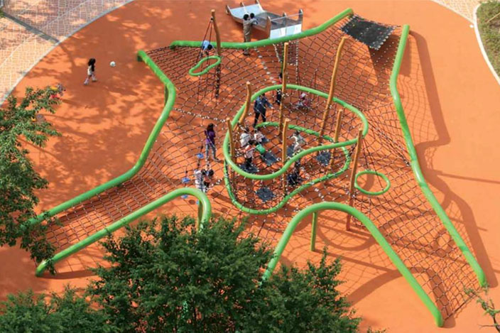 A GSWeb a világ vezető neve a hálós játszóeszközök terén. Szórakoztató, izgalmas és kihívást jelentő hálós játszótéri játékokat készít, amelyek biztonságosak, megbízhatóak és tartósak. Ugyanazt a technológiát használja, amelyet a hídkábelek tervezéséhez, gyártásához és építéséhez fejlesztettek ki.