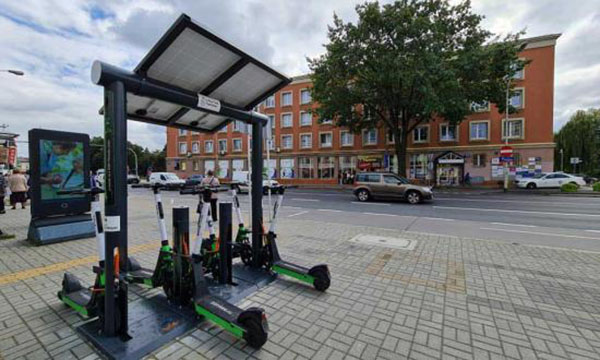 Mit nyújt az elektromos rollertöltő állomás? 1 varosi-elektromos-rollertolto-allomas